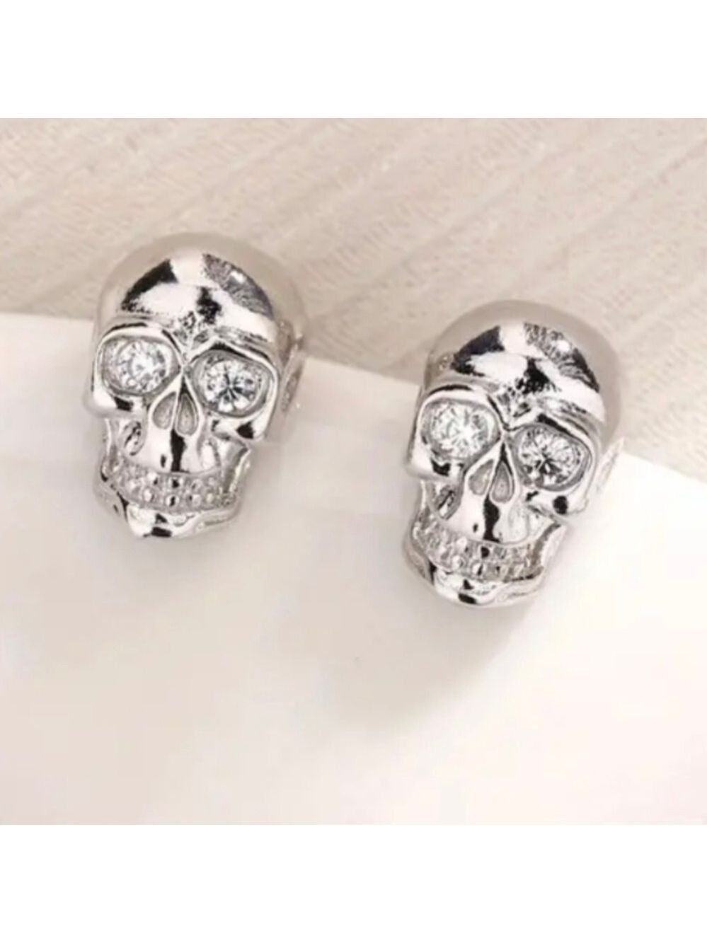 🎃 🖤 Earrings-Silvery Skull Head with Zircon Eyes